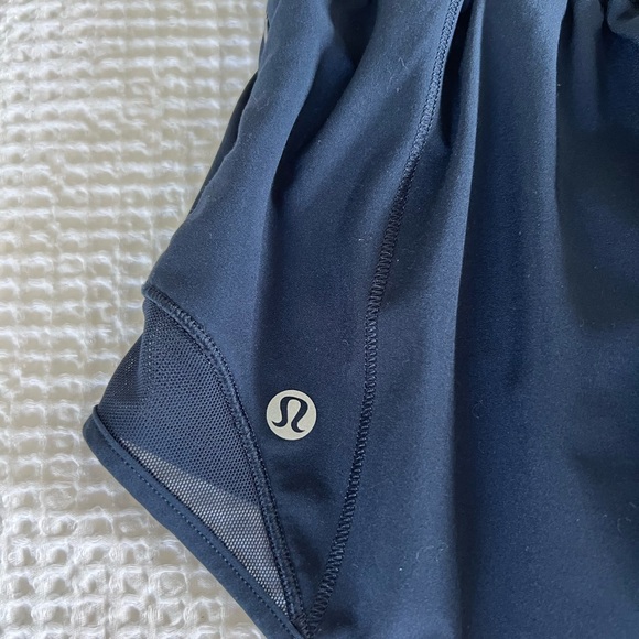 Lululemon Hotty Hot Shorts 2.5” - Picture 4 of 4